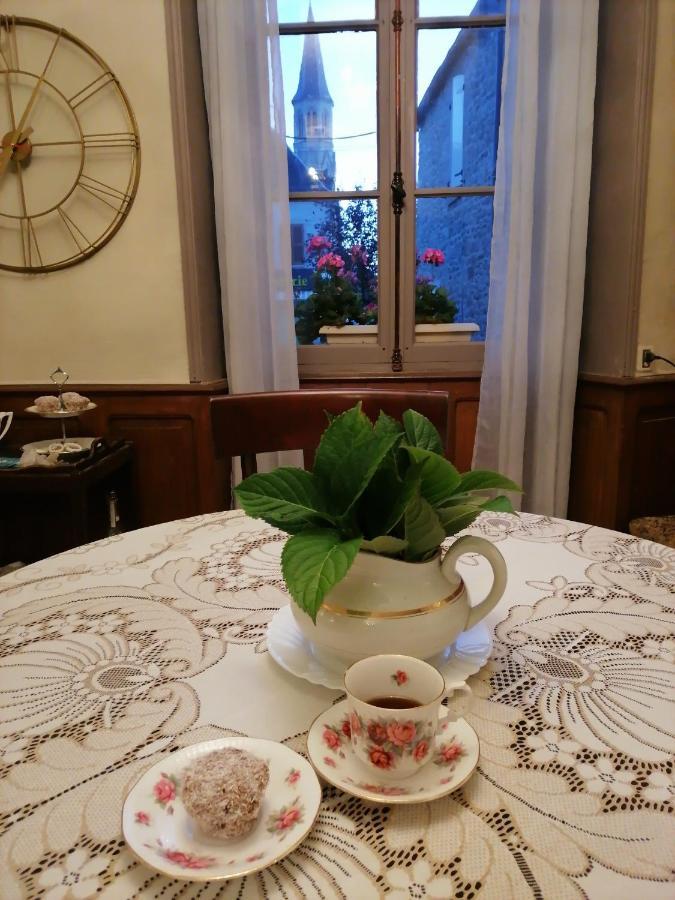 הוילה Saint-Sulpice-les-Feuilles La Petite Maison Des Artiste מראה חיצוני תמונה