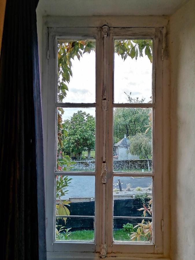 הוילה Saint-Sulpice-les-Feuilles La Petite Maison Des Artiste מראה חיצוני תמונה